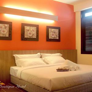 Deluxe Queen Room without Window